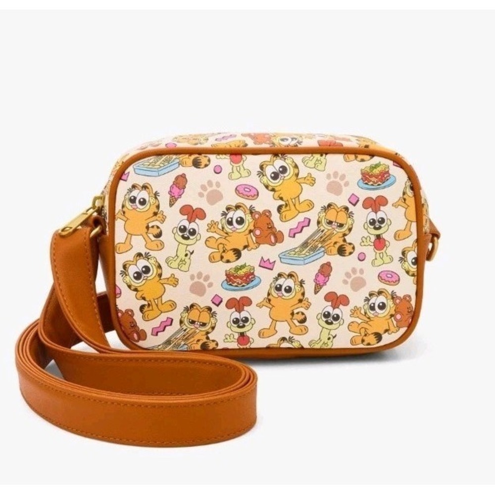 NWT Loungefly Garfield & Odie Foodie Allover Print Camera Crossbody Bag Purse - Picture 2 of 3
